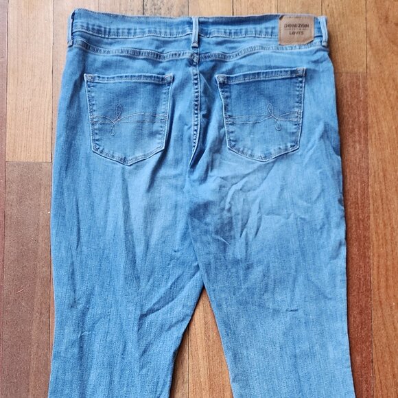 Denizen from Levi's Light Wash High-Rise Straight Jeans Size W32 L28 14 Short - Picture 9 of 15